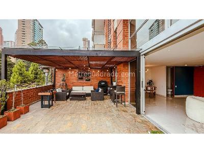 Apartamento de 3 alcobas en venta en El Poblado, Medellín, 210 m² · foto 2 de 20