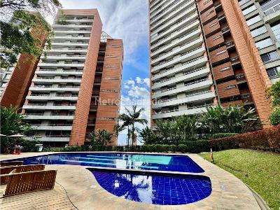 Apartamento de 3 alcobas en venta en El Poblado, Medellín, 210 m² · foto 8 de 20