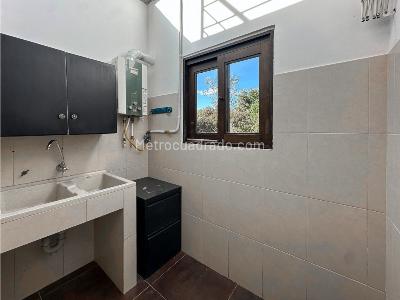 Casa de 4 alcobas en venta en Las Palmas, Medellín, 1900 m² · foto 11 de 20