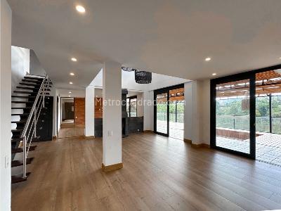 Casa de 4 alcobas en venta en Las Palmas, Medellín, 1900 m² · foto 2 de 20