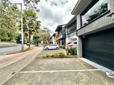 Casa de 4 alcobas en venta en Envigado, Medellín, 254 m² · foto 2 de 20