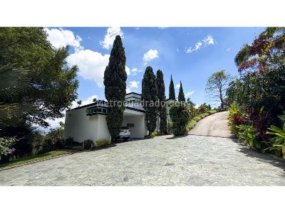 Casa de 3 alcobas en venta en El Poblado, Medellín · foto 2 de 20