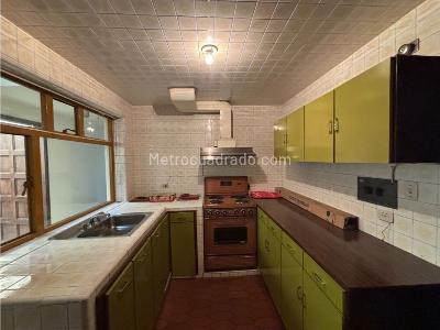 Casa de 5 alcobas en venta en Normandia Occidental, Bogotá, 565 m² · foto 11 de 20