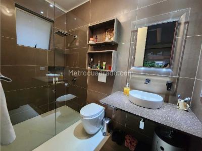 Apartamento de 3 alcobas en arriendo en Chico, Bogotá, 200 m² · foto 17 de 20