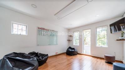 Casa de 5 alcobas en venta en Teusaquillo, Bogotá, 347 m² · foto 2 de 11