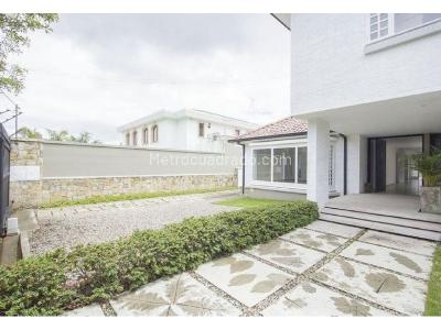 Casa de 5 alcobas en venta en Santa Ana Oriental, Bogotá, 655 m² · foto 2 de 19