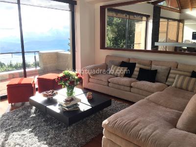 Casa de 3 alcobas en venta en La Calera, La Calera, 328 m² · foto 2 de 10