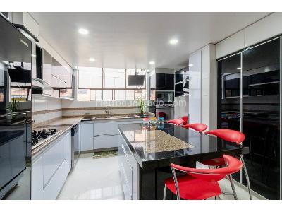Casa de 3 alcobas en venta en Gratamira, Bogotá, 270 m² · foto 10 de 20