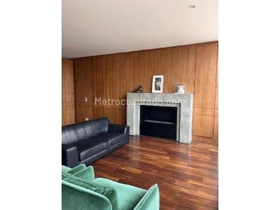 Apartamento de 3 alcobas en venta en Los Rosales, Bogotá, 242 m² · foto 2 de 16