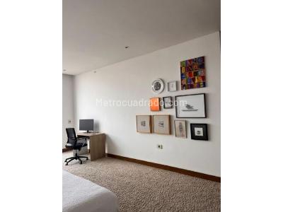 Apartamento de 3 alcobas en venta en Los Rosales, Bogotá, 242 m² · foto 8 de 16