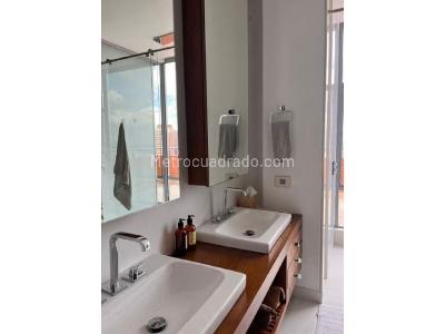 Apartamento de 3 alcobas en venta en Los Rosales, Bogotá, 242 m² · foto 12 de 16