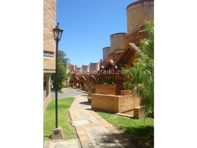 Casa de 3 alcobas en venta en Gratamira, Bogotá, 295 m² · foto 2 de 20