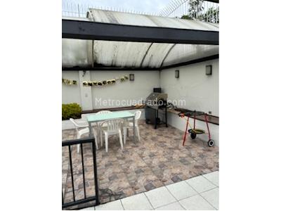 Casa de 3 alcobas en venta en Santa Barbara Alta, Bogotá, 390 m² · foto 2 de 11