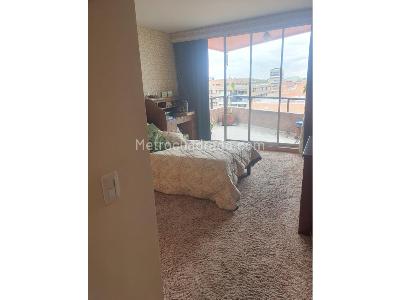 Apartamento de 3 alcobas en venta en Santa Paula, Bogotá, 199 m² · foto 4 de 5