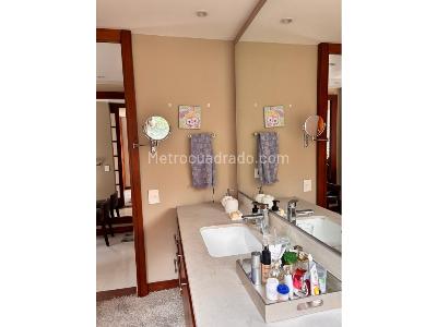 Apartamento de 2 alcobas en venta en Rosales Bajo, Bogotá, 240 m² · foto 14 de 15