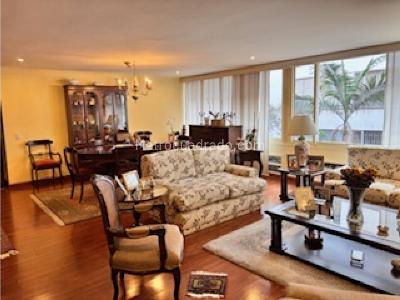Apartamento de 3 alcobas en venta en Chico, Bogotá, 188 m² · foto 4 de 14
