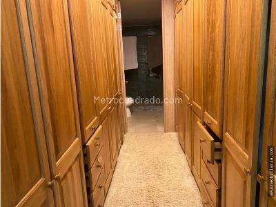 Apartamento de 3 alcobas en venta en Los Rosales, Bogotá, 192 m² · foto 10 de 14