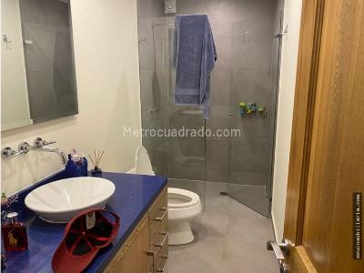 Apartamento de 3 alcobas en venta en Los Rosales, Bogotá, 192 m² · foto 13 de 14