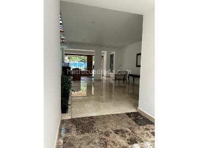 Apartamento de 3 alcobas en venta en Santa Barbara Occidental, Bogotá, 211 m² · foto 6 de 16