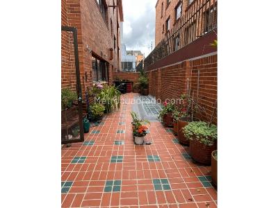 Apartamento de 3 alcobas en venta en Santa Barbara Occidental, Bogotá, 211 m² · foto 11 de 16