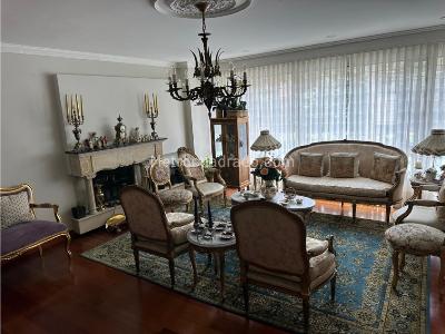 Apartamento de 3 alcobas en venta en Santa Barbara Occidental, Bogotá, 211 m² · foto 2 de 16