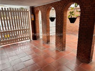 Casa en venta en Niza, Bogotá · foto 3 de 14