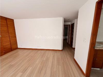 Apartamento de 3 alcobas en venta en Chico Norte, Bogotá, 136 m² · foto 4 de 16