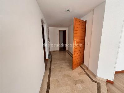 Apartamento de 3 alcobas en venta en Chico Norte, Bogotá, 136 m² · foto 5 de 16