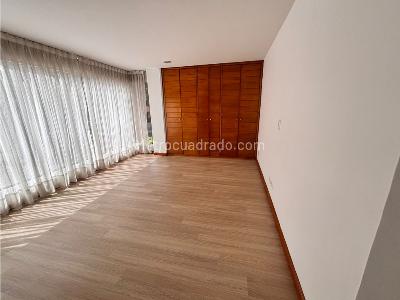 Apartamento de 3 alcobas en venta en Chico Norte, Bogotá, 136 m² · foto 8 de 16