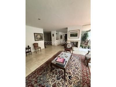 Apartamento de 3 alcobas en venta en Santa Barbara, Bogotá, 158 m² · foto 10 de 15
