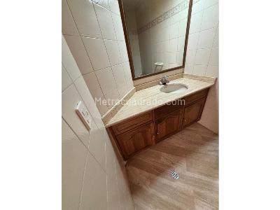 Apartamento de 3 alcobas en venta en Rosales Bajo, Bogotá, 180 m² · foto 10 de 20