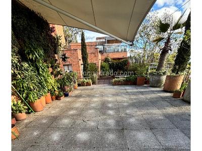 Apartamento de 2 alcobas en venta en Los Rosales, Bogotá, 223 m² · foto 1 de 16