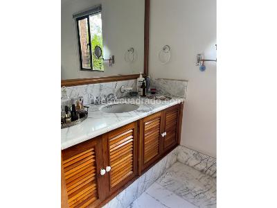 Apartamento de 2 alcobas en venta en Los Rosales, Bogotá, 223 m² · foto 13 de 16