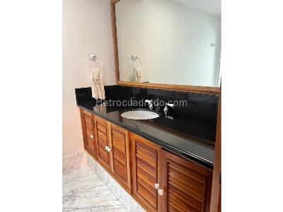 Apartamento de 2 alcobas en venta en Los Rosales, Bogotá, 223 m² · foto 15 de 16