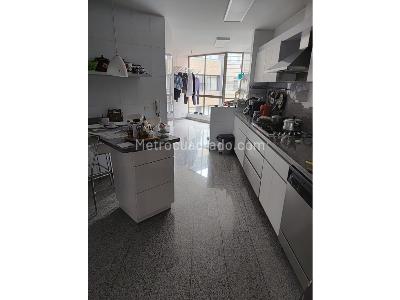 Apartamento de 3 alcobas en venta en Chico Reservado, Bogotá, 260 m² · foto 3 de 4