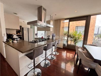 Apartamento de 3 alcobas en venta en San Patricio, Bogotá, 156 m² · foto 2 de 9