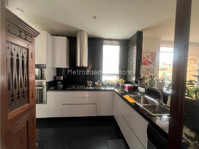 Apartamento en venta en La Carolina, Bogotá · foto 2 de 8