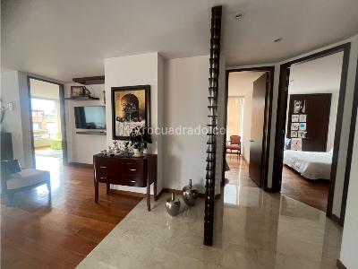 Apartamento en venta en La Carolina, Bogotá · foto 3 de 8