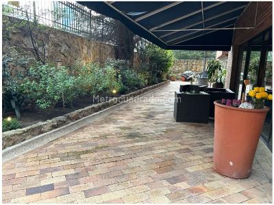 Apartamento de 4 alcobas en venta en Los Rosales, Bogotá, 240 m² · foto 2 de 20
