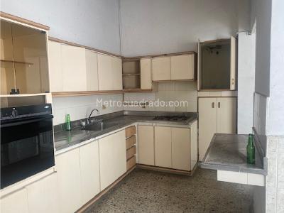 Casa de 4 alcobas en venta en Laureles_ Av 33, Medellín, 194 m² · foto 11 de 16