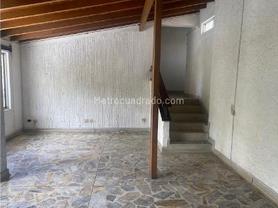 Casa de 4 alcobas en venta en Laureles_ Av 33, Medellín, 194 m² · foto 2 de 16