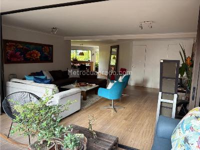 Apartamento de 3 alcobas en venta en El Poblado Oviedo, Medellín, 206 m² · foto 2 de 11