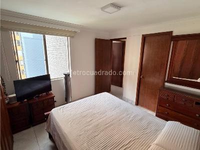 Apartamento de 3 alcobas en venta en Loma De Los Bernal, Medellín, 80 m² · foto 11 de 17