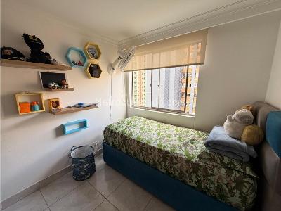 Apartamento de 3 alcobas en venta en Loma De Los Bernal, Medellín, 80 m² · foto 12 de 17