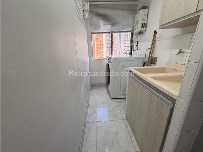 Apartamento de 3 alcobas en venta en Loma De Los Bernal, Medellín, 80 m² · foto 13 de 17