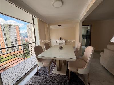 Apartamento de 3 alcobas en venta en Loma De Los Bernal, Medellín, 80 m² · foto 2 de 17