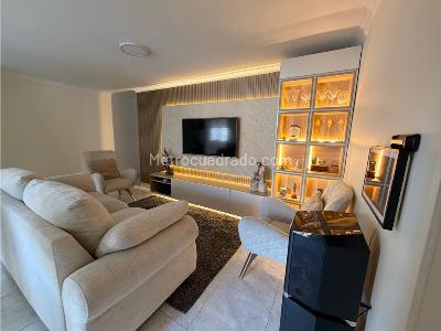Apartamento de 3 alcobas en venta en Loma De Los Bernal, Medellín, 80 m² · foto 6 de 17