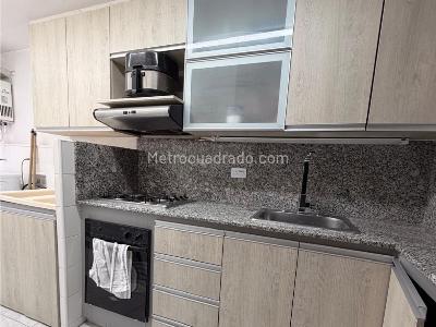 Apartamento de 3 alcobas en venta en Loma De Los Bernal, Medellín, 80 m² · foto 7 de 17