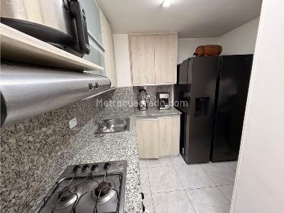 Apartamento de 3 alcobas en venta en Loma De Los Bernal, Medellín, 80 m² · foto 8 de 17