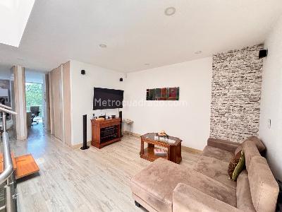 Casa de 3 alcobas en venta en Tres Esquinas, Envigado, 225 m² · foto 12 de 17